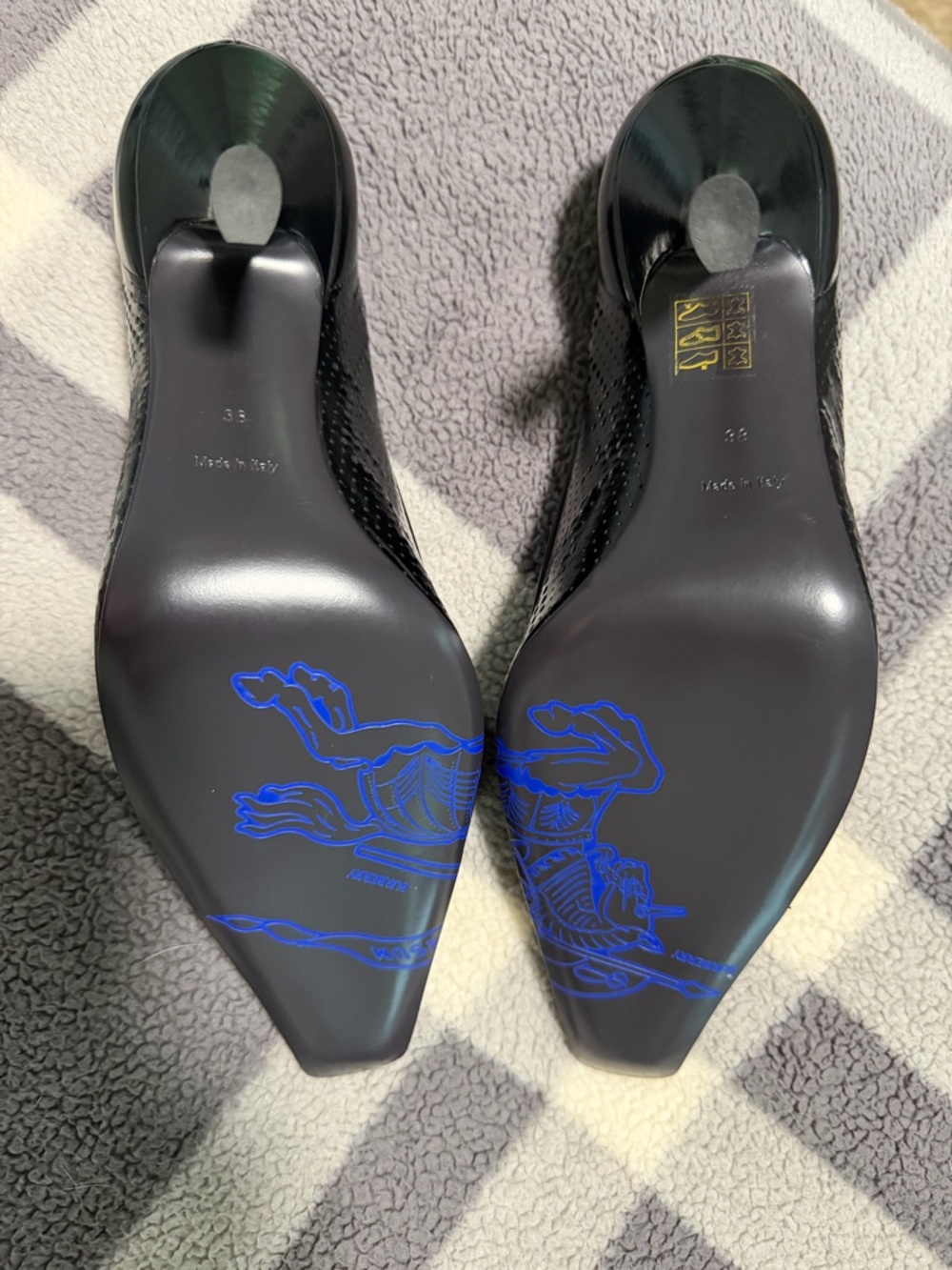 Burberry Black Pointed-Toe Pumps with Blue Quilted Insole - Picture 4 of 5